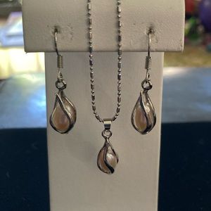 2pc set Freshwater Pearls encased in twisted Silvertone cage Necklace & earrings